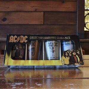 2009 HTF Collector AC/DC Pint Glass Set (4)